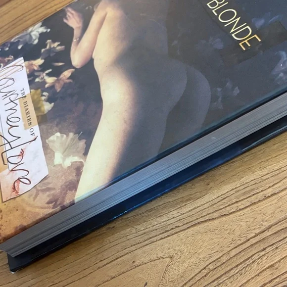 Dirty Blonde: The Diaries of Courtney Love Book - Picture 5 of 5